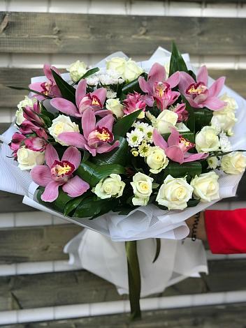 Букет цветов из: Розы и Хризантемы в Нижнем Саянтуе