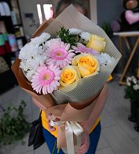 Букет цветов из:  Герберы, Розы и Хризантемы в Нижнем Саянтуе